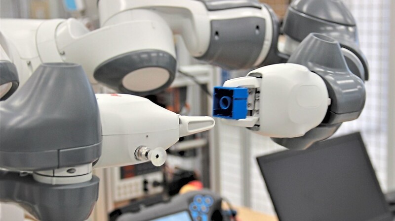 In Cham soll ein neuer Masterstudiengang "künstliche Intelligenz für smarte Sensorik" starten. Schon jetzt wird am Technologie-Campus an Robotern mit Tastsinn geforscht.