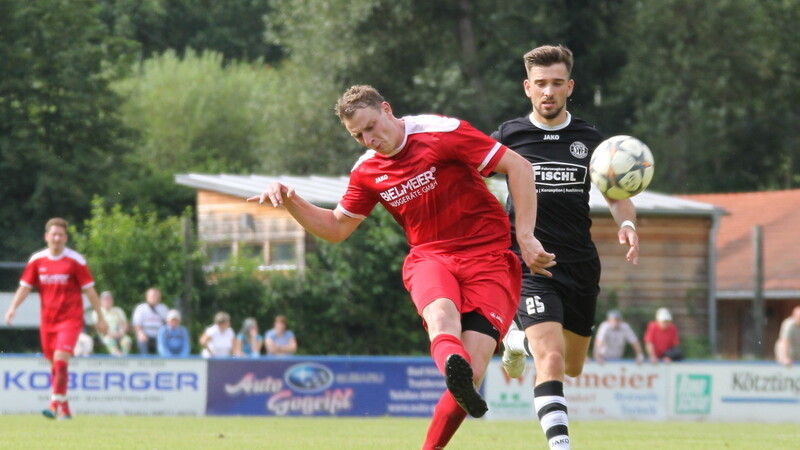 Mit 5:0 gewann der 1. FC Bad Kötzting (rote Trikots) gegen die Fortuna aus Regensburg.