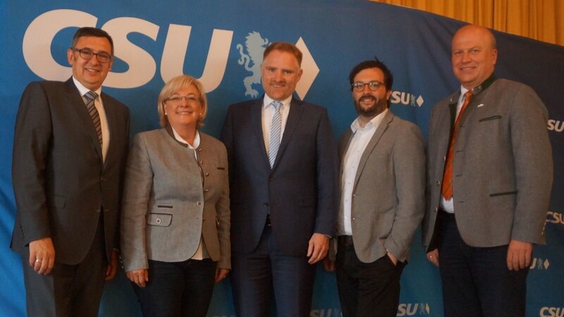 Der CSU-Kreisvorsitzende Peter Aumer (Mitte) mit drei seiner vier Stellvertreter (von links): Thomas Gabler, Sylvia Stierstorfer und Matthias Beer. Christian Kiendl ist Fraktionssprecher im Kreistag.