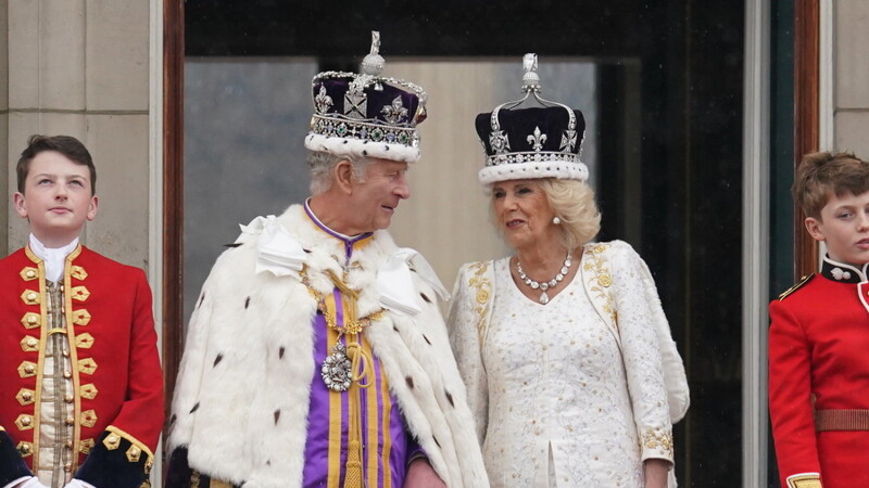 Schlichter solle die Zeremonie von König Charles III. und Königin Camilla gestaltet werden, hatte der Palast vor der Krönung mitgeteilt. Trotzdem ist von Kosten in Höhe von rund 100 Millionen Pfund die Rede.