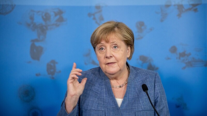 "Wir sind auf einander angewiesen. Niemand ist für sich allein geschützt", sagt Kanzlerin Angela Merkel.