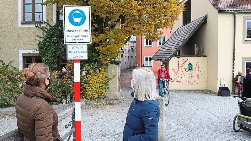 Seit 24. Oktober gilt in der gesamten Innenstadt Landshuts eine Maskenpflicht. Jetzt muss die Verwaltung wohl nachbessern.
