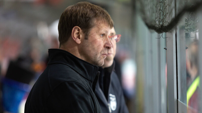 Igor Pavlov bleibt über die Saison hinaus Trainer der Eisbären Regensburg.