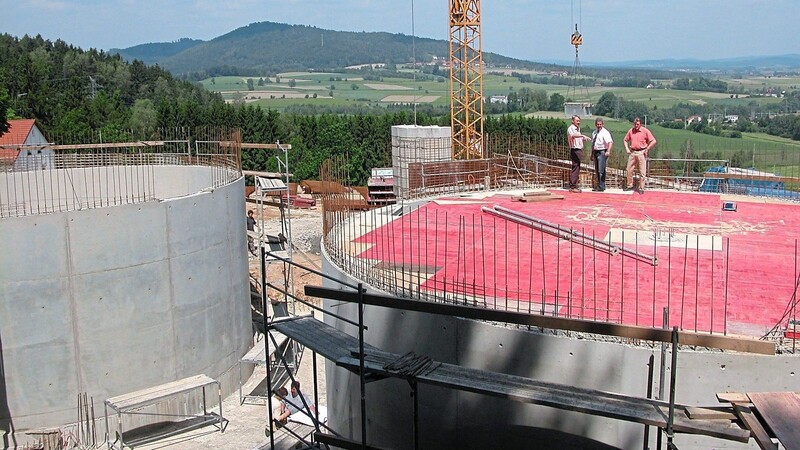 2005 bauten die Rötzer ihre Wasserversorgung völlig neu. Da war die Wasserzukunft noch rosarot - jetzt ist die Trinkwasserversorgung plötzlich "auf Kante genäht".