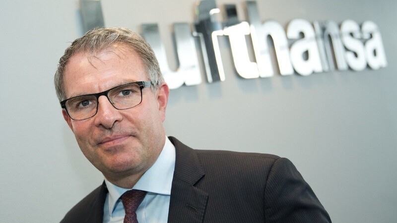 Lufthansa-Vorstand Carsten Spohr hob die Gewinnprognose für das gesamte Jahr an.
