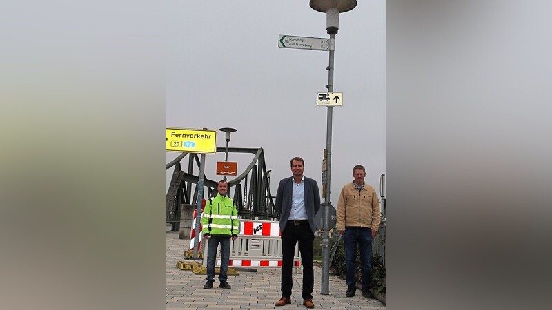 Robert Damböck, Matthias Kohlmayer und Michael Schmidt-Ramsin rufen die Bevölkerung dazu auf, defekte Straßenlaternen zu melden.