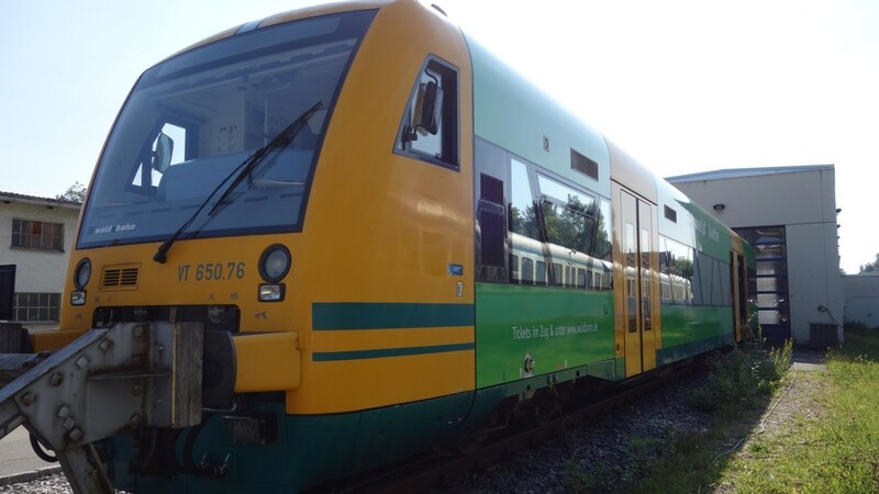 Auf dem Netz der Waldbahn kommt es zwischen dem 20. und 28. Mai wegen Schienenerneuerungsarbeiten zu Zugausfällen. Es wird aber einen Schienenersatzverkehr geben. (Archivbild)