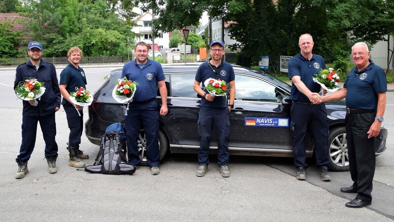 Das erste Navis-Team ist zurück in Moosburg. Vorsitzender Wolfgang Wagner (r.) begrüßte (v. l.) Stefan Binder, Florian Schweiger, Stefan Unger, Christopher Mürle und den Teamleiter Tobias Venus.