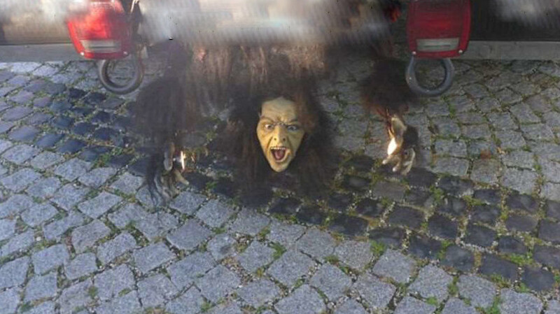 Mit dieser Puppe hat ein 58-Jähriger in Bad Birnbach ein kleines Mädchen heftig erschreckt.