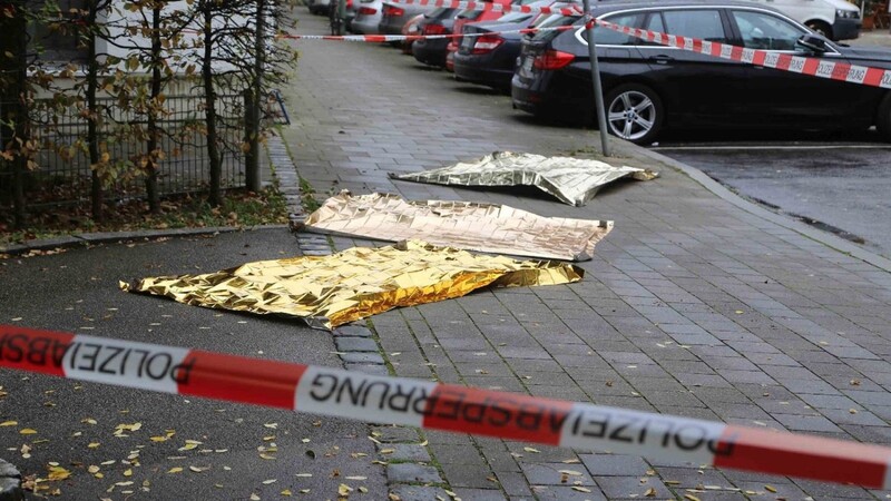 Schockmoment am Samstagmorgen am Rosenheimer Platz in München. Dort hat ein Mann wahllos mit einem Messer um sich gestochen. Mehrere Menschen wurden dabei verletzt.
