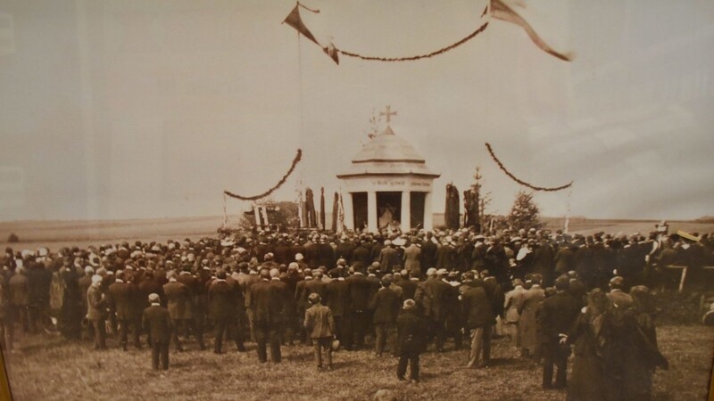 Die Einweihung des Kriegerdenkmals lockte am 15. August 1921 eine Vielzahl an Besuchern an.