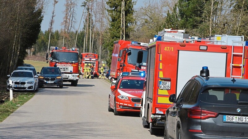 Die Feuerwehren aus Weigendorf, Loiching, Wendelskirchen, Niederviehbach und Dingolfing waren am Sonntagnachmittag im Einsatz.