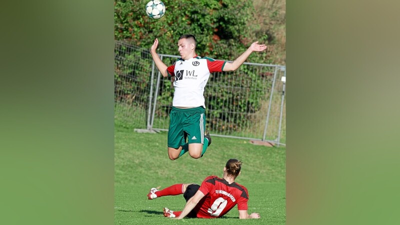Die zweite Heimniederlage im Ligapokal gegen den SV Kumhausen gab es für den FC Mainburg. Daran änderte auch der Anschlusstreffer zum 1:2 durch "Überflieger" Markus Pürzer nichts.