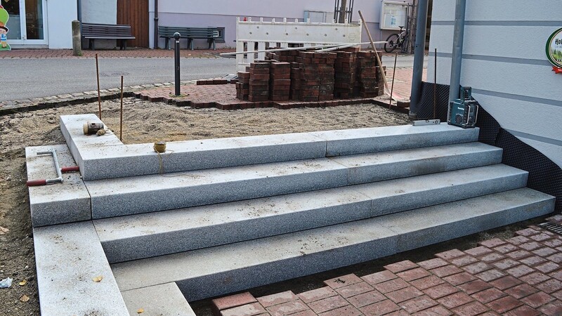 Die Stufen zum Kapellenplatz werden zurzeit saniert.