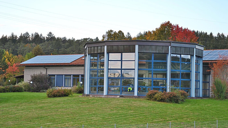 Das in die Jahre gekommene Maschinenhaus des Wasserzweckverbandes Hallertau in Au i. d. Hallertau wird neu gebaut.