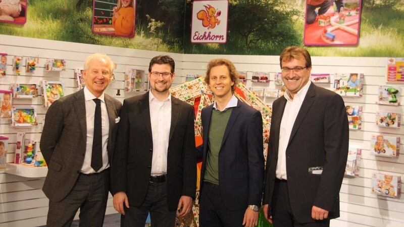 Bürgermeister Paul Roßberger hatte Gelegenheit zum Gespräch mit Firmenchef Michael Sieber. (v.l. Michael Sieber, Paul Roßberger, Florian Sieber, Gerhard Gierstl).