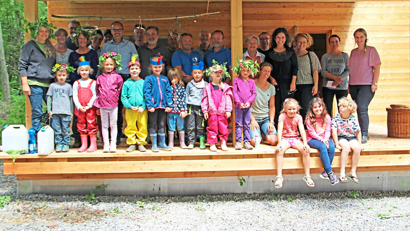 Der erste Naturkindergarten soll unter Federführung des Kindergartens Sossau möglichst bald seinen Betrieb aufnehmen. Mit einem Fest ist das Gelände an der Gartenstraße samt Schutzhütte offiziell eingeweiht worden.