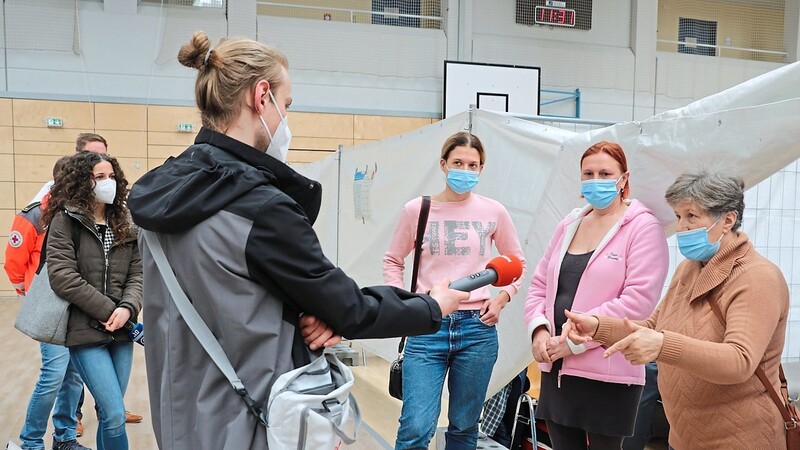 Valentina Starenka (rechts) und zwei ihrer Landsfrauen erzählten den Journalisten über ihre Flucht aus ihrem Heimatland.