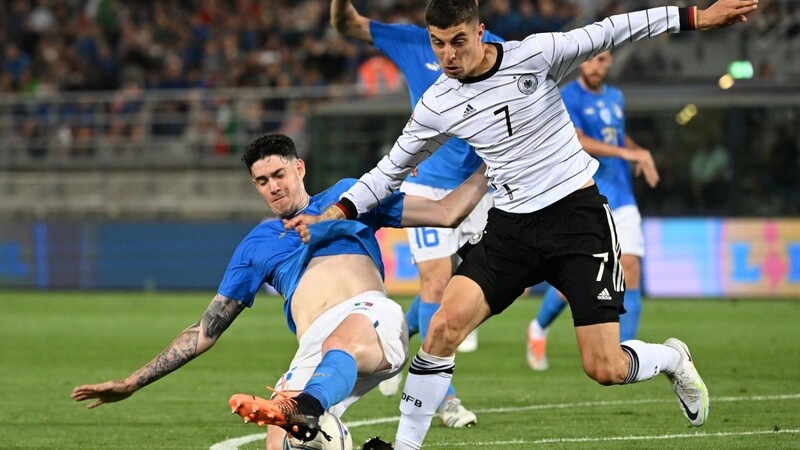 Nach vier Unentschieden in Folge wollen die deutschen Nationalspieler um Kai Havertz (r.) zum Abschluss der Saison ein Erfolgserlebnis.