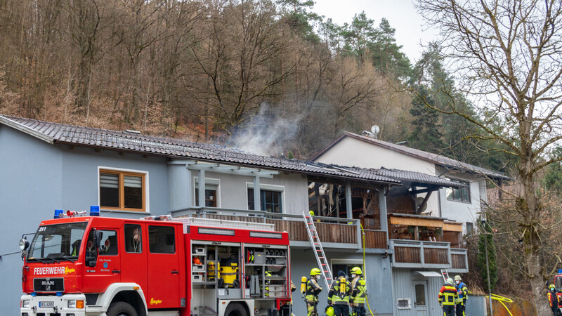 Obwohl die Flammen rasch gelöscht werden konnten, entstand ein Schaden von mehr als 100.000 Euro.