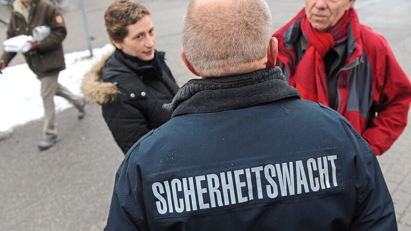 Die bayerische Sicherheitswacht wird heuer 25 Jahre alt. Zeit für eine Studie darüber, wie die Bürger sie annehmen und was sie sich von ihren ehrenamtlichen Sicherheitskräften wünschen.