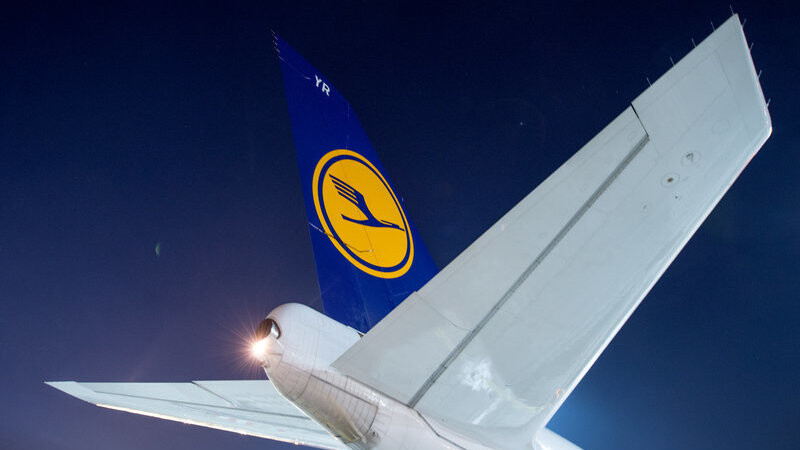 Über insgesamt acht Tage wollen die Flugbegleiter der Lufthansa ihre Arbeit niederlegen.