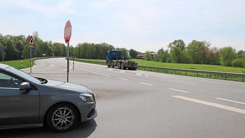 Ab 22. Mai geht es los mit den Bauarbeiten an der Kreuzung der B 22 in Richtung Willmering.