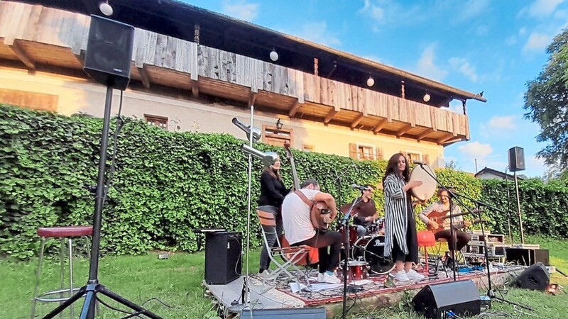 Die Konzerte am historischen Steinhof finden auf einer Bühne unterhalb der Gred statt.