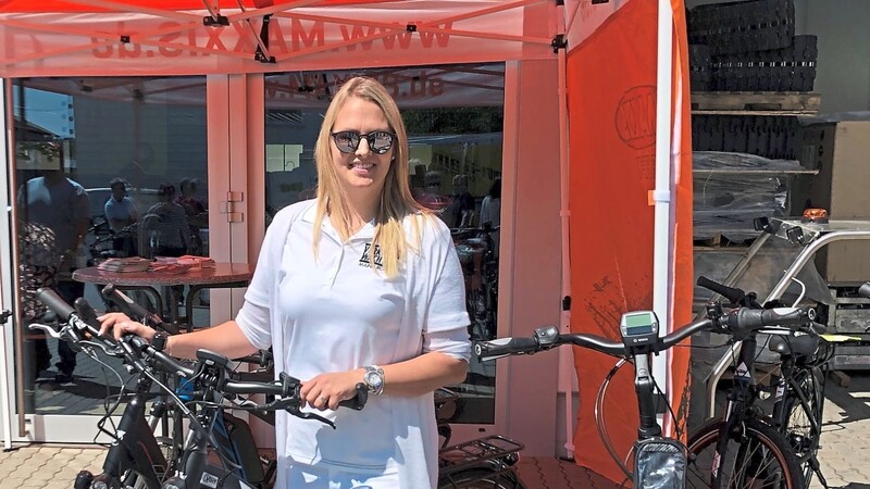 Elisabeth Gebendorfer ist Fahrlehrerin und Moderatorin bei der Verkehrswacht. Diese schult E-Biker für eine sichere Fahrt.