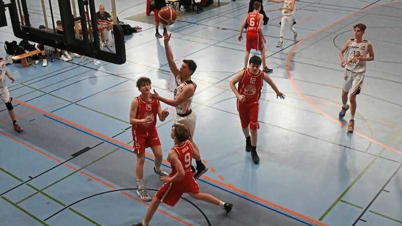 Über 40 Spieler der Junior Baskets aus Vilsbiburg reisten in Österreichs Hauptstadt und sammelten wertvolle Spielerfahrungen.