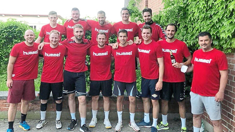 Endlich wieder Handball: Die Freude war groß beim Trainingsauftakt der Landesliga-Herren.