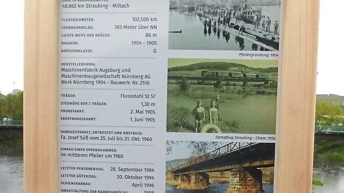 Diese Informationstafel wurde an der ehemaligen Eisenbahnbrücke angebracht.