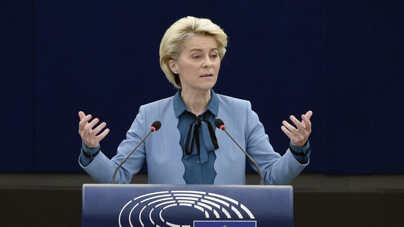 Kommissionspräsidentin Ursula von der Leyen (CDU) muss nun den Rechtsstaatsmechanismus gegen Polen und Ungarn so schnell wie möglich einleiten.