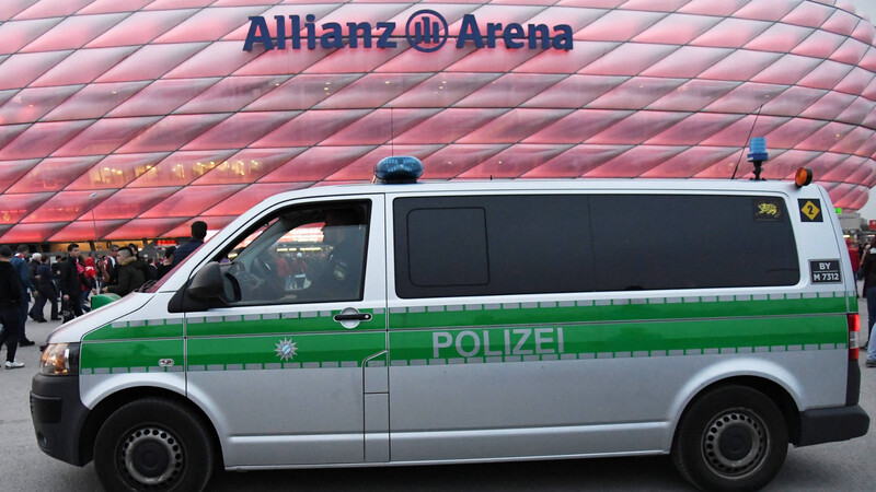 Die Polizei hatte auch in der Allianz Arena alle Hände voll zu tun.