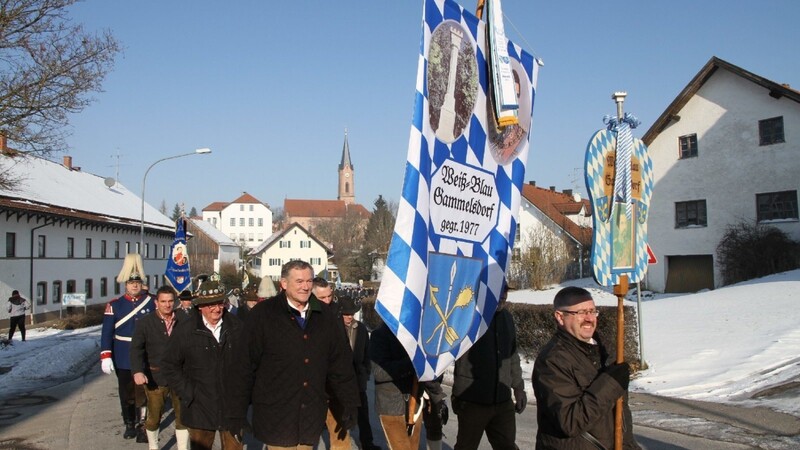 Königstreue Patrioten aus ganz Bayern kamen am Samstag wieder zum Winterpatriotentreffen in Gammelsdorf zusammen.