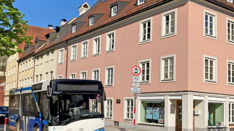 Das Gutachterbüro schlägt vor, eine Busverbindung von oberer und unterer Altstadt über die Spiegel- und Kirchgasse zu schaffen. Das Bild zeigt eine Testfahrt des Midi-Busses.