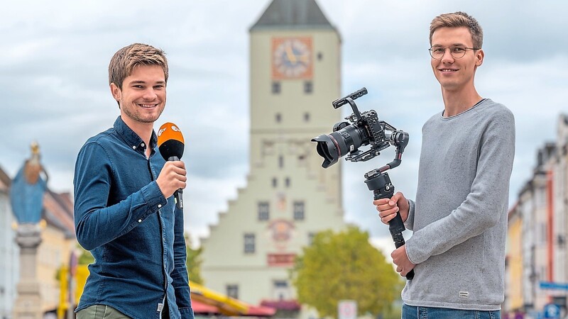 Christoph Wiesel (l.) und Noah Amshoff werden vier Wochen lang in Deggendorf berichten.