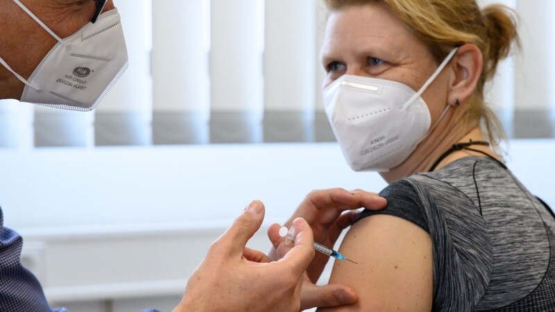 Sanktionen für Impfvordrängler - dafür sei es jetzt schon zu spät, sagt Wolfram Henn.