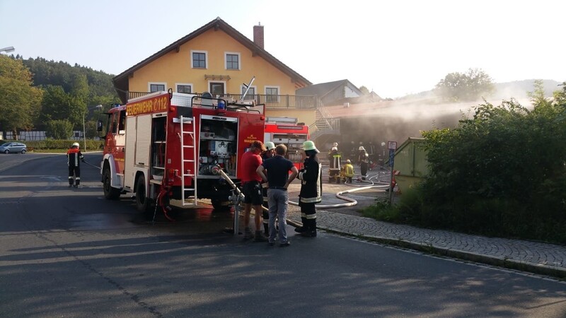 Zahlreiche Feuerwehren waren am Mittwochvormittag in Waffenbrunn im Einsatz.