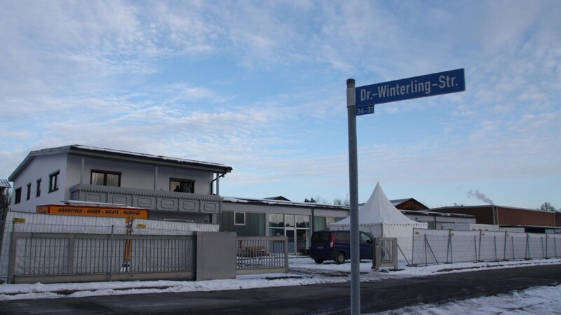 Die Asylbewerberunterkunft in Oberschlatzendorf war früher eine Gewerbehalle, durch die Nutzungsänderung ist sie in einem Gewerbegebiet ausnahmsweise zulässig.
