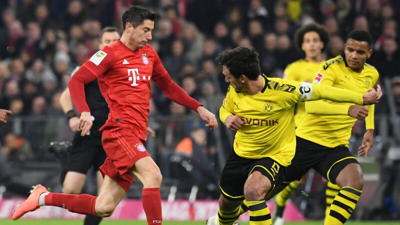 Robert Lewandowski trifft zum 1:0 gegen Borussia Dortmund.