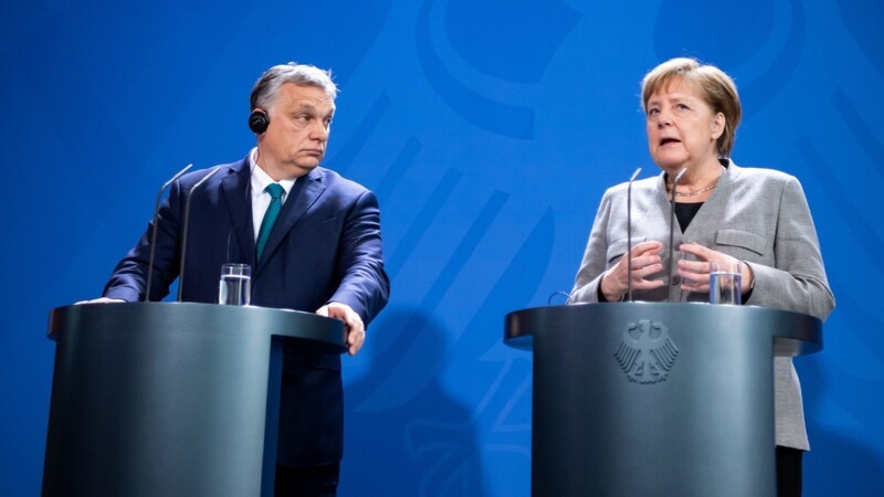 Auch Bundeskanzlerin Angela Merkel hat den ungarischen Premier Viktor Orbán (Archivfoto) nicht dazu gebracht, seine Blockadehaltung zum EU-Haushalt und Aufbaufonds zu überdenken.