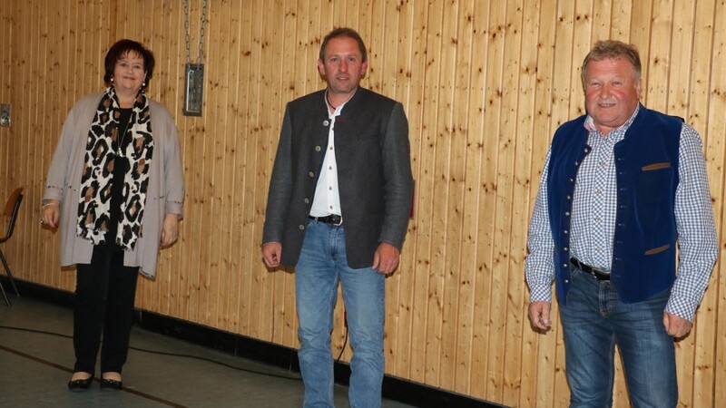 Bürgermeister Richard Gruber (Mitte) mit seinen Stellvertretern Ludwig Weindl (2. Bürgermeister) und Sylvia Augustin, die wieder 3. Bürgermeisterin ist.