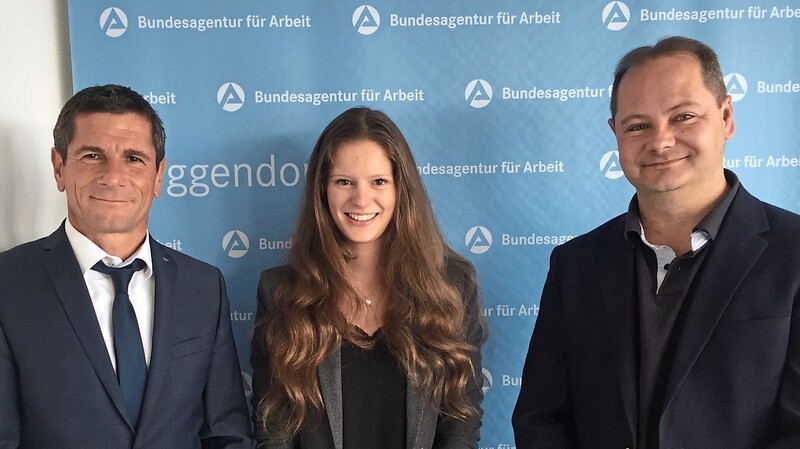 Peter Weindl (l.) und Matthias Wendt gratulierten Patricia Schneider zur Auszeichnung mit dem renommierten Bernd-Joachim-Ertelt-Preis.