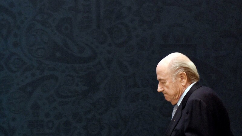 Sepp Blatter bedauert plötzlich, nicht schon nach der WM 2014 zurückgetreten zu sein.