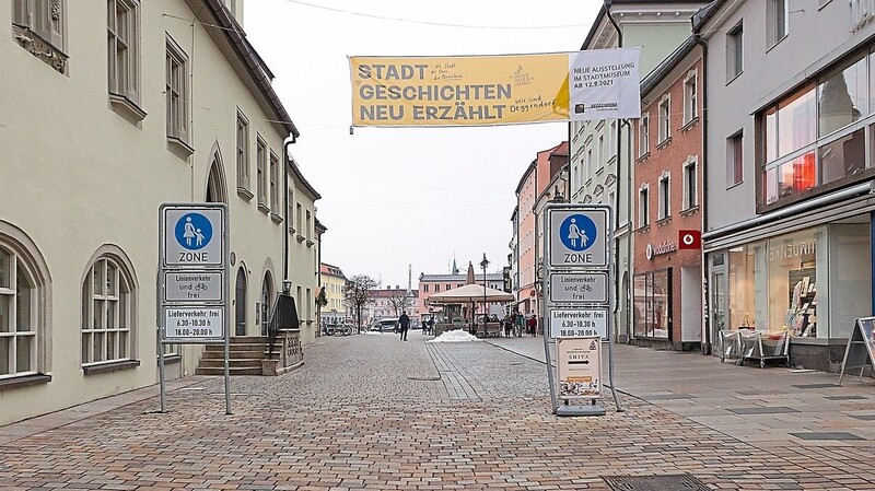 In der Fußgängerzone Oberer Stadtplatz soll ein versenkbarer Poller die Durchfahrt verhindern.
