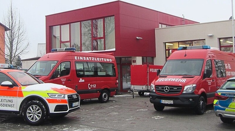 Die Einsatzleitung der Feuerwehr besprach sich im Feuerwehrgerätehaus in Keilberg.