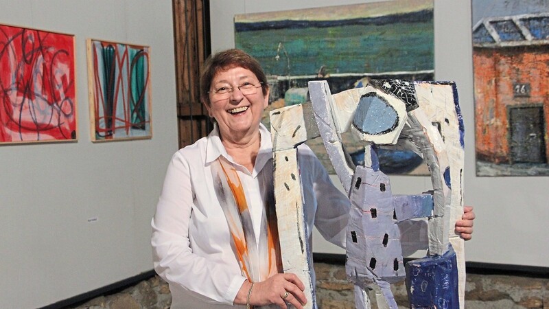 Dr. Elisabeth Lerche lädt zur Vernissage von "Meine Künstler - 30 Jahre Galerie im Woferlhof" am Samstag, 18. Juli, ein.