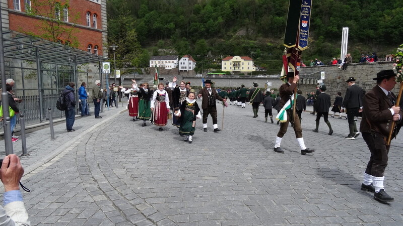 Der traditionelle Saisonstart des Heimat- und Volkstrachtenvereins erfolgte in Passau mit einem Umzug.