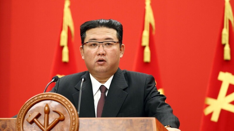 Kim Jong-un inszeniert sich nur als starker Mann, er ist aber in der Position des Schwächeren.